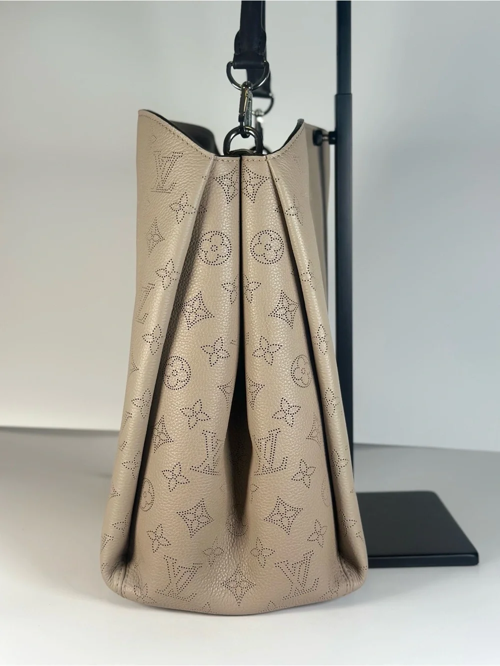Authentic Louis Vuitton Mahina Babylone PM Bucket Bag